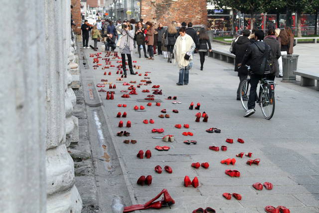 Nome:   le-300-scarpe-a-milano.jpg
Visite:  203
Grandezza:  82.1 KB