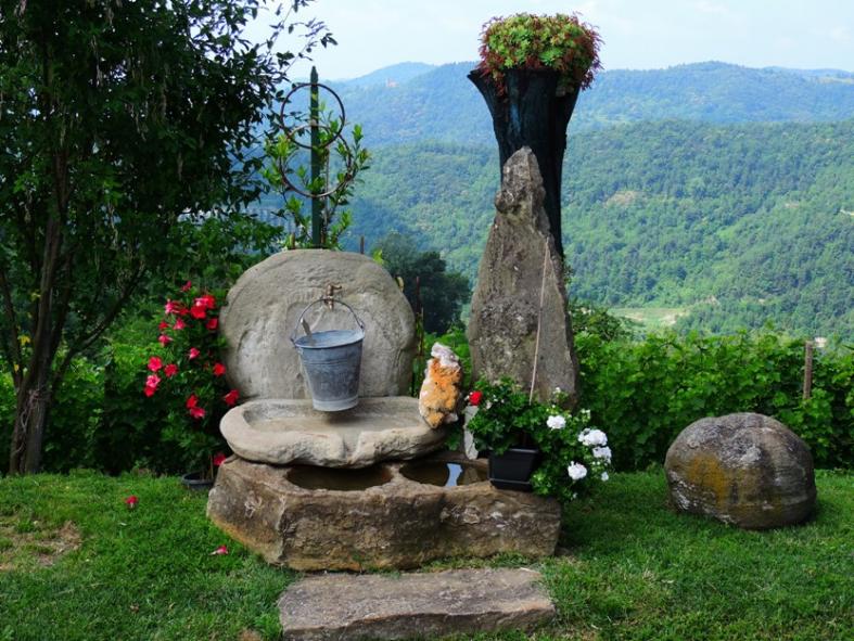 Nome:   asini 104 fontana.jpg
Visite:  135
Grandezza:  99.4 KB