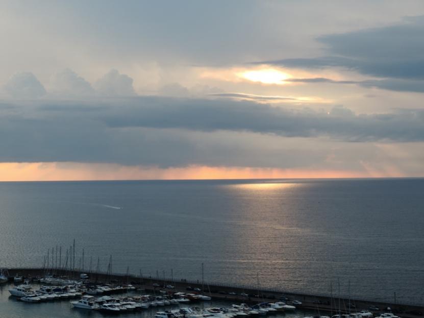 Nome:   cilento 851 nuvole 2.jpg
Visite:  334
Grandezza:  37.8 KB