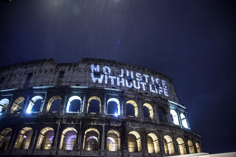 Nome:   no-justice.jpg
Visite:  353
Grandezza:  51.8 KB
