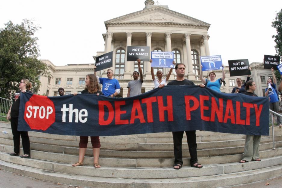 Nome:   CNS-DeathProtest%20(1000x667).jpg
Visite:  202
Grandezza:  89.3 KB