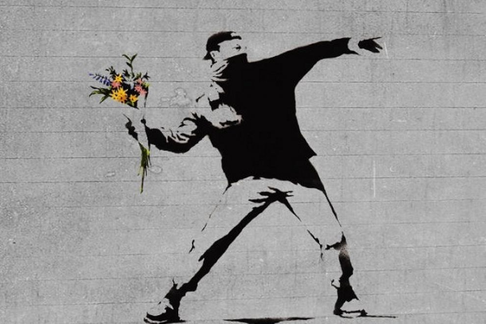 Nome:   l43-banksy-flower-thrower-131015111243_big.jpg
Visite:  7468
Grandezza:  86.7 KB