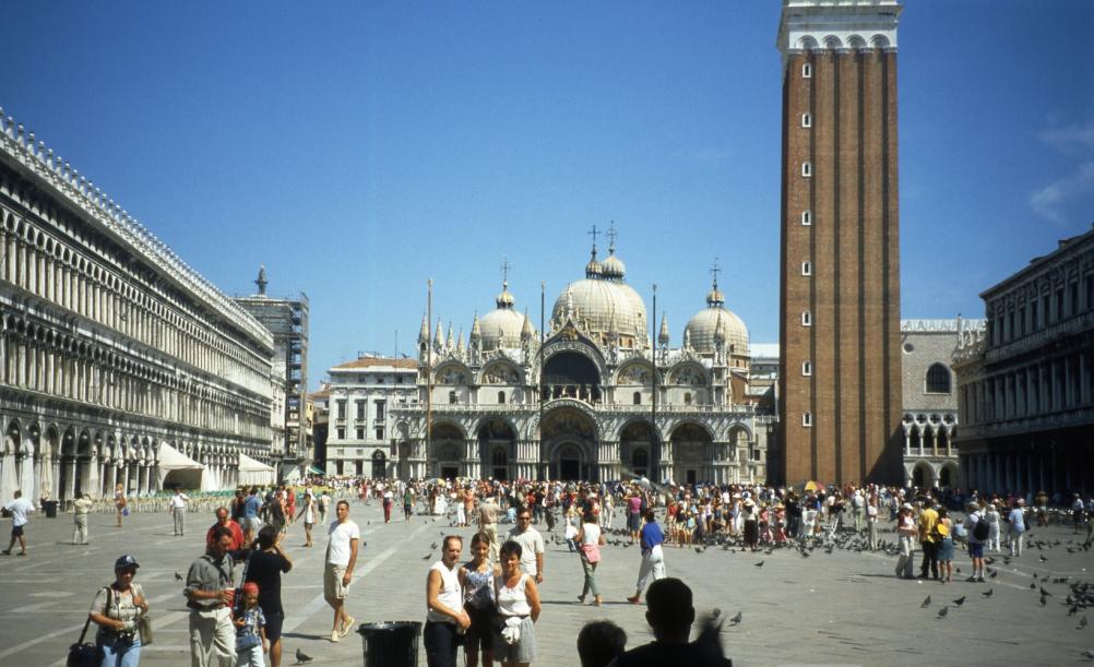 Nome:   Venice_-_Piazza_San_Marco.jpg
Visite:  1340
Grandezza:  98.0 KB