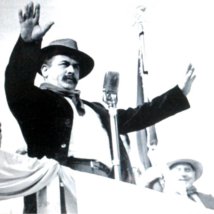 Nome:   peppone.jpg
Visite:  179
Grandezza:  50.2 KB