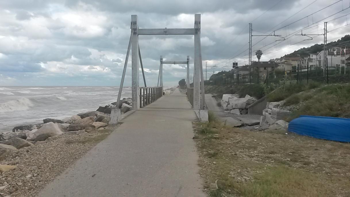 Nome:   Pista Cupra 06.jpg
Visite:  183
Grandezza:  94.0 KB