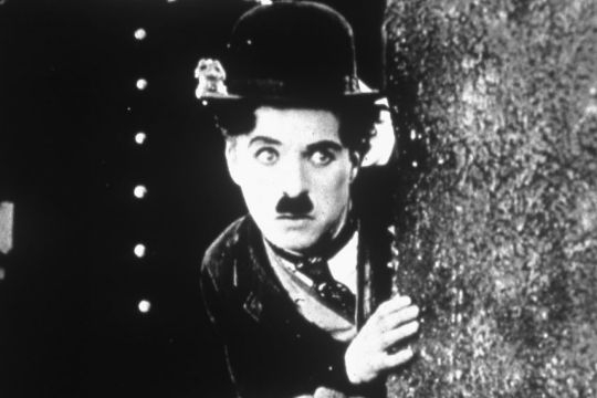 Nome:   chaplin.jpg
Visite:  98
Grandezza:  65.4 KB